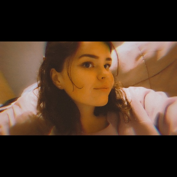 Meet your Posher, Taylor - Picture 3 of 5